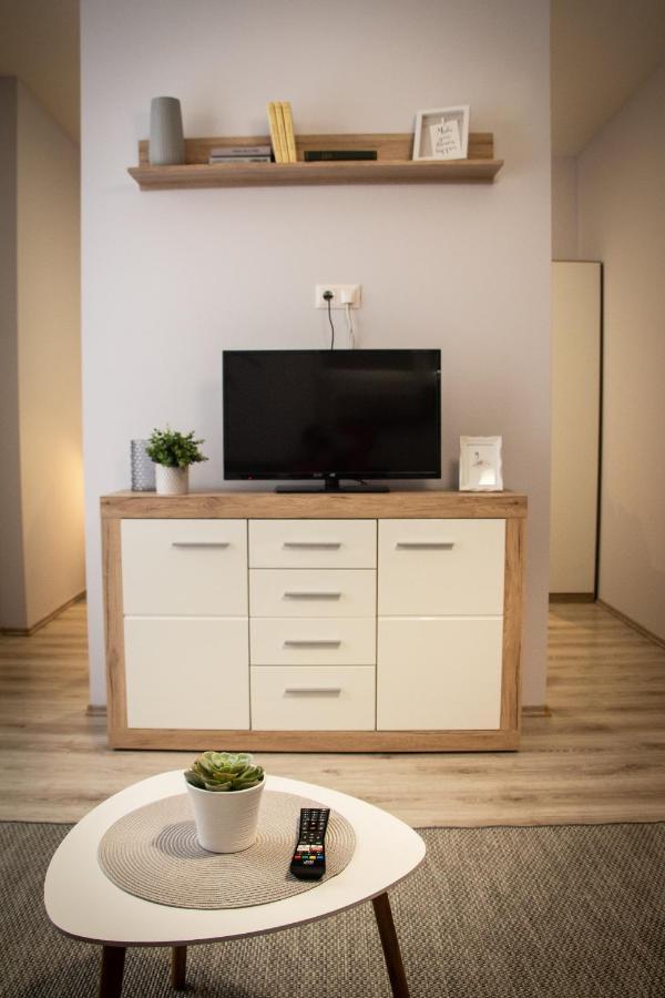 Loli Apartman ミシュコルツ エクステリア 写真
